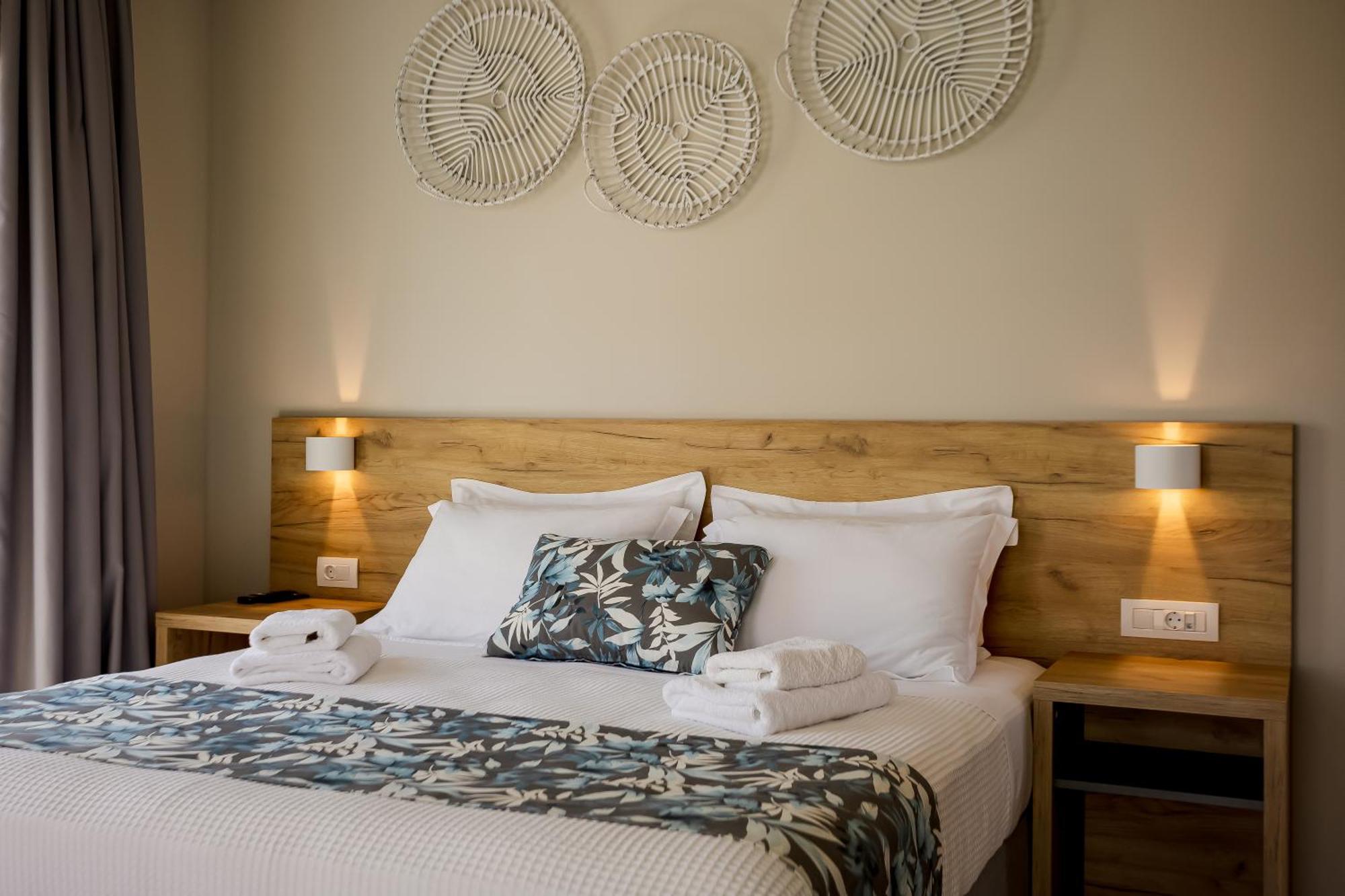 Sarpidon Suites Agia Marina Buitenkant foto